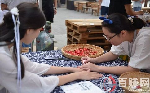 分享一个适合女性创业的项目-美甲店项目新玩法 第1张