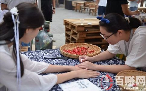 分享一个适合女性创业的项目-美甲店项目新玩法